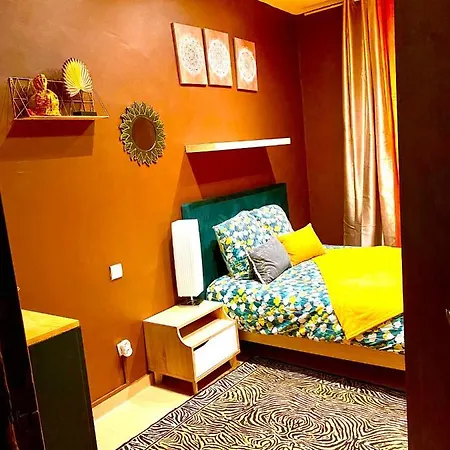 Maison De Quartier Populaire Apartamento *